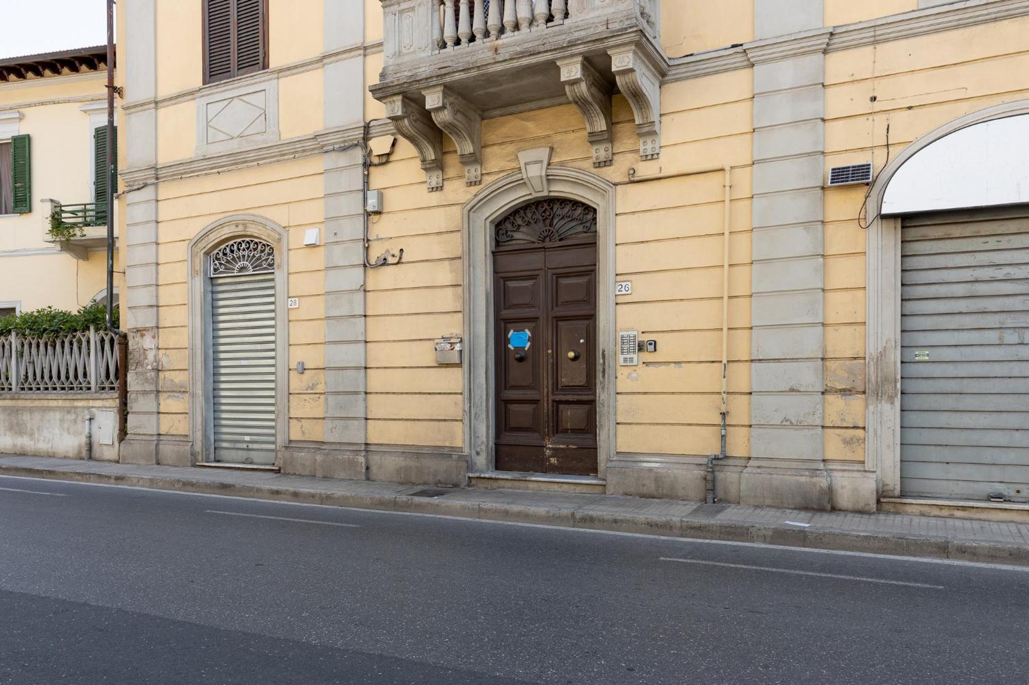 Pisa Station & Airport Modern Apartment Exterior photo